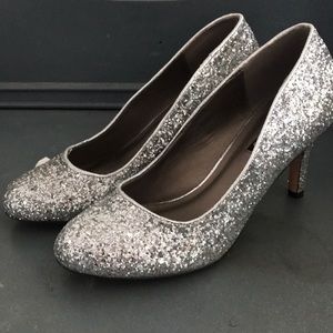Michael Antonio Glitter Pumps